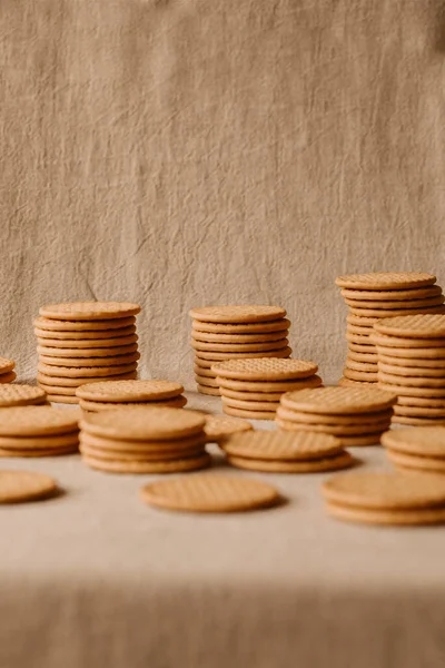 Heap Van Tarwe Koekjes Als Achtergrond Textuur Voor Design Heerlijke — Stockfoto