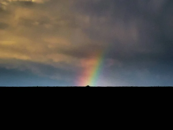 Der Regenbogen Über Dem Meer Nach Dem Regen — Stockfoto