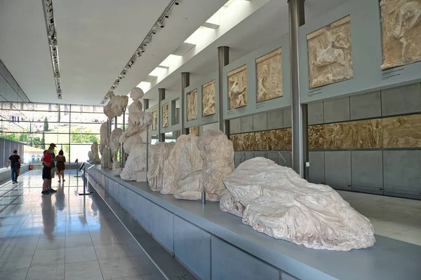 2021年5月18日 公元前5世纪的石棺 美丽女孩的雕像 他们中的六人占据了Erechtheion的屋顶 2021年5月18日 希腊雅典 — 图库照片