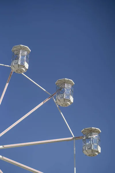 Vertical Shot Ferris Wheel Amusement Park Blue Sky — Stock Photo, Image