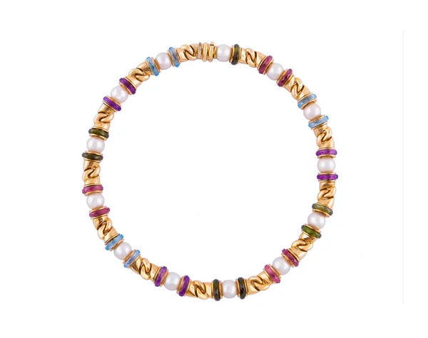 Zbliżenie Błyszczącej Złotej Bransoletki Damskiej Perłami Kolorowymi Kamieniami — Zdjęcie stockowe