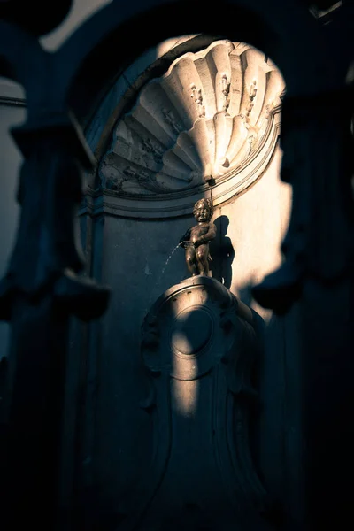 Брюссель Бельгиум Мая 2021 Года Знаменитый Фонтан Статуя Маннекен Пис — стоковое фото