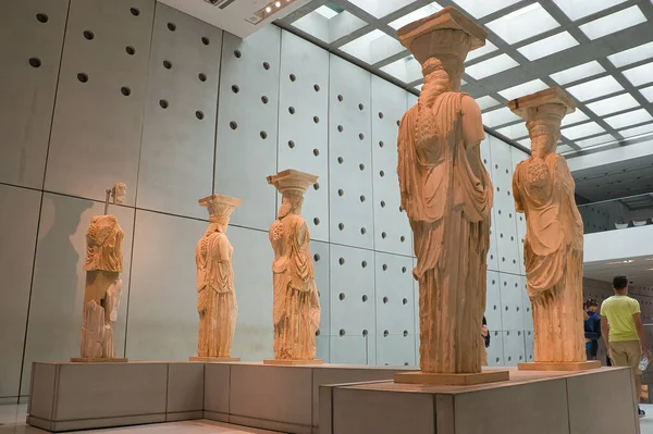 Caryatids 紀元前5世紀の美しい女の子の像 もともと 彼らの6は エレケテオンの屋根を開催しました — ストック写真