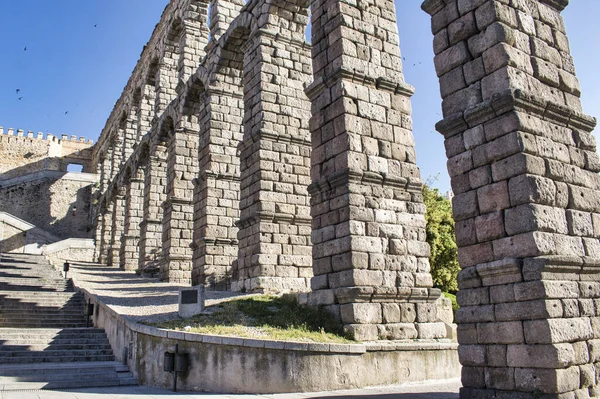 Spanya Daki Binalarla Çevrili Segovia Kemeri Manzarası — Stok fotoğraf