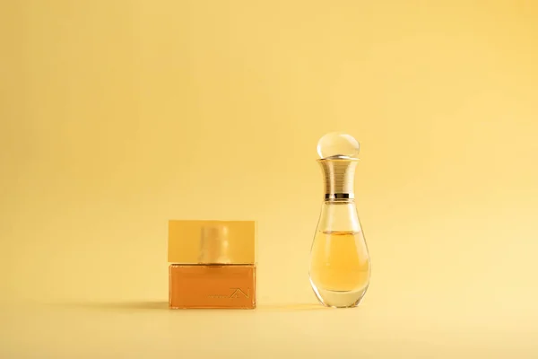 Parijs Frankrijk Mei 2021 Dior Shiseido Zen Parfum Geel Gouden — Stockfoto