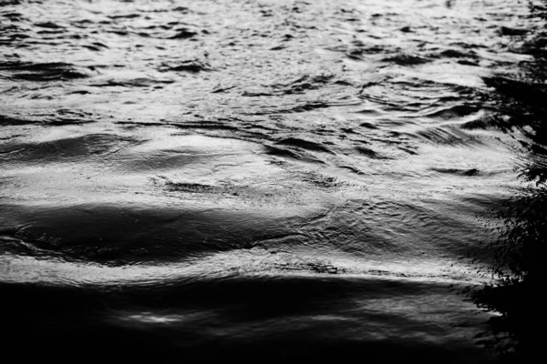 Grayscale Shot Beautiful Splashing Sea Waves — Stock Photo, Image