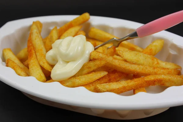 Närbild Pommes Frites Med Majonnäs Vit Skål — Stockfoto