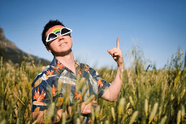 Young Hispanic Male Pointing Sky His Left Hand Field — Stock Photo, Image