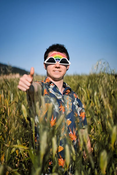 Vertical Shot Young Hispanic Male Showing Thumbs His Right Hand — Stock Photo, Image