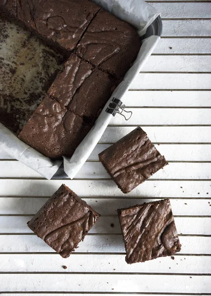 Overlay Photo Pieces Brownie Cooling Rack Mold Next Them — Stock Photo, Image