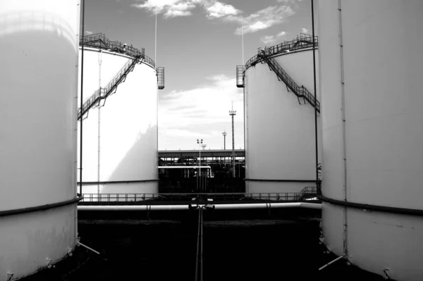 工業プラントのグレースケールショット 産業コンセプト — ストック写真