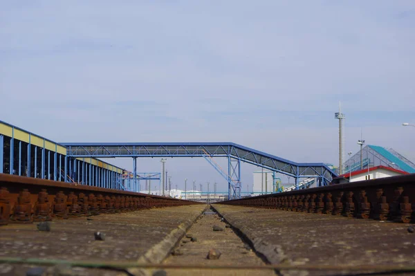 Een Close Van Een Industriële Installatie Met Spoorweginfrastructuur — Stockfoto