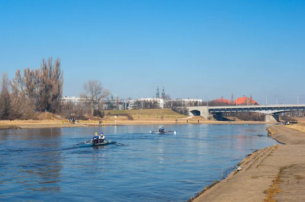 Poznan Polonia Febrero 2014 Gente Acolchando Una Canoa Río Warta — Foto de Stock