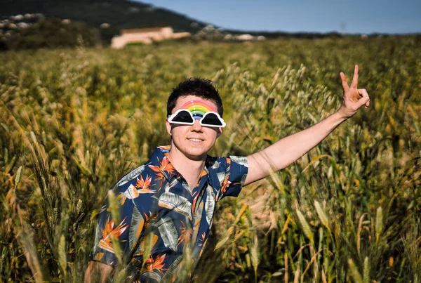 Young Hispanic Male Showing Sign His Left Hand Field — Stock Photo, Image