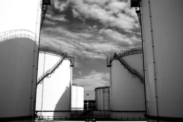 Een Grijswaarden Shot Van Een Industriële Installatie Industrieel Concept — Stockfoto