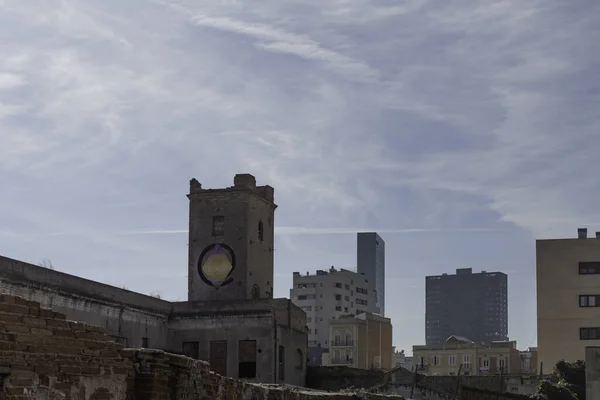 Вид Старые Здания Перистыми Облаками Испании — стоковое фото