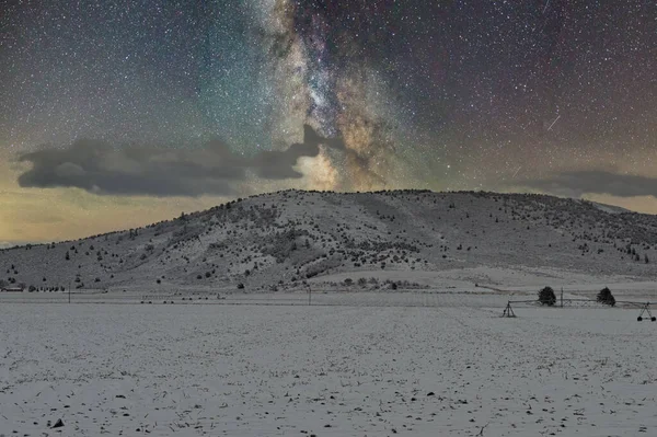 Vista Panorâmica Láctea Sobre Majestosa Montanha Neve — Fotografia de Stock