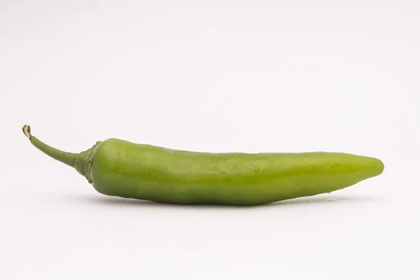 Zelená Horká Paprika Bílém Pozadí — Stock fotografie