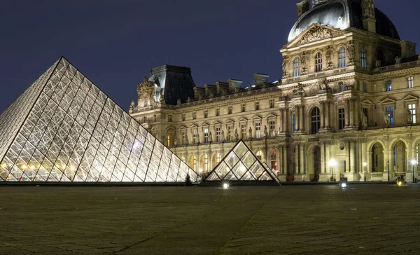 Museo Del Louvre París Francia Por Noche —  Fotos de Stock