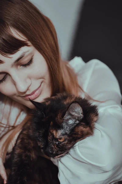 Vertical Shot Smiling Young Caucasian Female Holding Black Cat — Stock Photo, Image