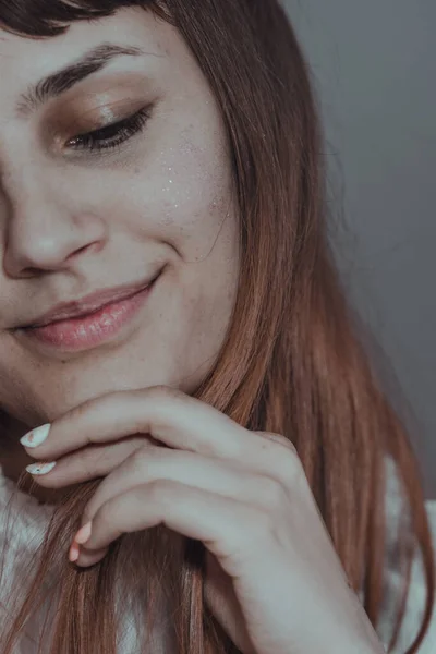 Vertical Shot Smiling Young Caucasian Female Portrait — Stock Photo, Image