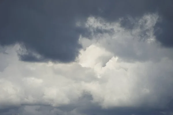 Sebuah Awan Menakutkan Dengan Awan Cumulus — Stok Foto