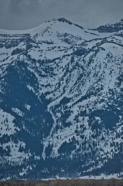 Vista Panorámica Majestuosas Montañas Nieve Tiempo Nublado —  Fotos de Stock