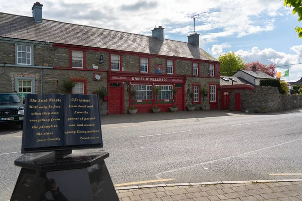 Edifício Vermelho Tradicional Vintage Inniskeen Kavanagh Country Irlanda — Fotografia de Stock