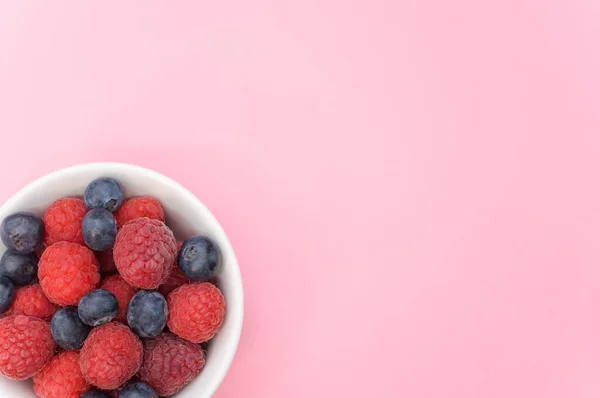 Top View Fresh Blueberry Raspberry White Bowl — Stock Photo, Image