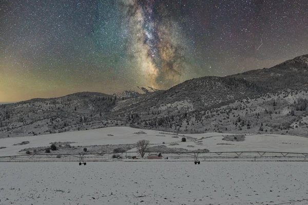 Mléčná Dráha Přes Krásné Zasněžené Hory — Stock fotografie