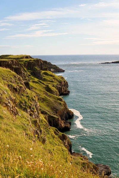 Tiro Vertical Das Colinas Costa Lago Rhossili País Gales — Fotografia de Stock