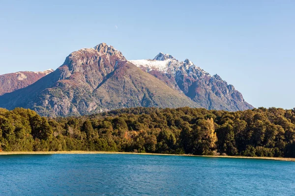 Uma Bela Foto Lago Lago Moreno Perto Árvores Parque Nacional — Fotografia de Stock