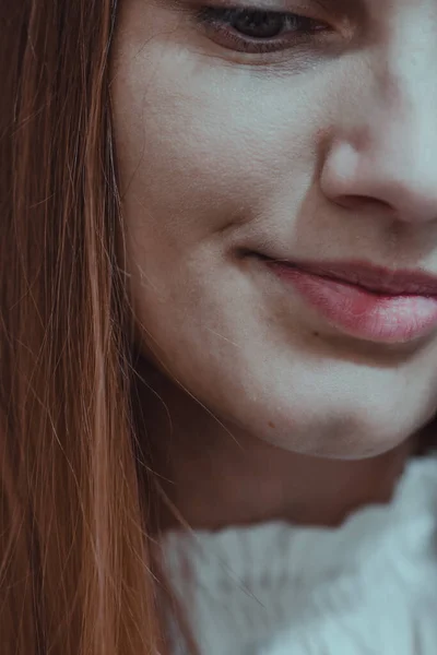 Vertical Shot Smiling Young Caucasian Female Portrait — Stock Photo, Image