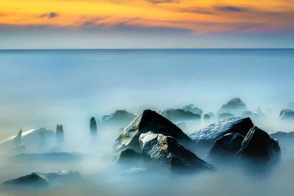 Costa Rochosa Mar Velocidade Lenta Obturador Para Nível Água Suave — Fotografia de Stock