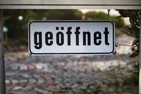 Jel Német Szó Geofence Geoeffnet Fordítás Nyitott Homályos Háttér Másolási — Stock Fotó