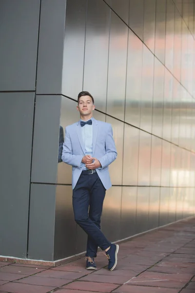 Vertical Shot Caucasian Male Suit Posing Outdoors — Stock Photo, Image