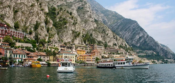 Limone Sul Garda Itália Julho 2008 Bando Balsas Passageiros Limone — Fotografia de Stock