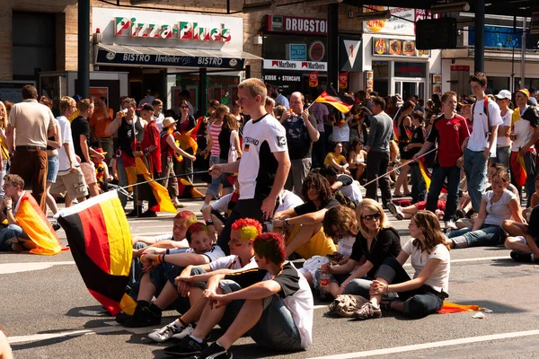 Bielefeld Germany Germany Jun 2006 Group Ofboys Dressed Sitting Street — Stock Photo, Image