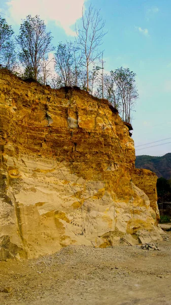 Vista Parcial Desde Una Colina Piedra Roca Rayada Marrón Claro — Foto de Stock