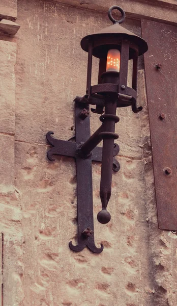 Réplique Une Ancienne Lanterne Médiévale Sur Mur Pierre Solide Concept — Photo