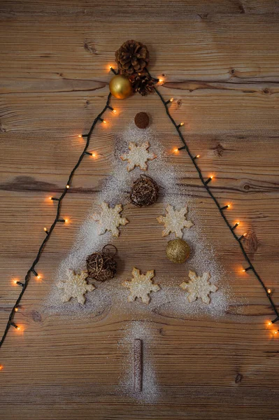 Plan Vertical Arbre Noël Fait Biscuits Décorations Entouré Lumières — Photo