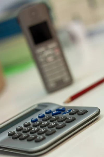 Vertikální Detailní Záběr Kalkulačky Telefonu — Stock fotografie