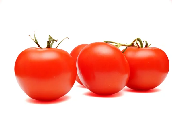 Tiro Close Tomates Suculentos Contra Fundo Branco — Fotografia de Stock