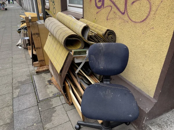 Närbild Skrymmande Avfall Trottoaren Tyskland — Stockfoto