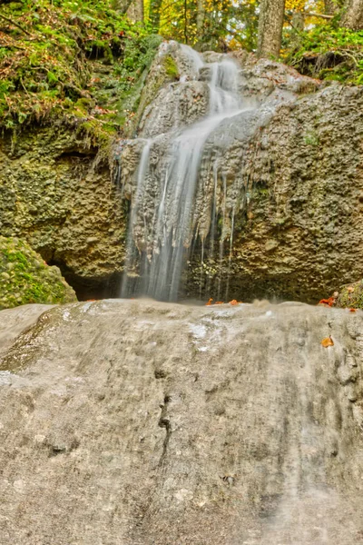 Uma Bela Vista Cachoeira Floresta Dia Ensolarado — Fotografia de Stock