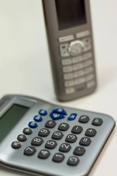 Vertikální Detailní Záběr Kalkulačky Telefonu — Stock fotografie