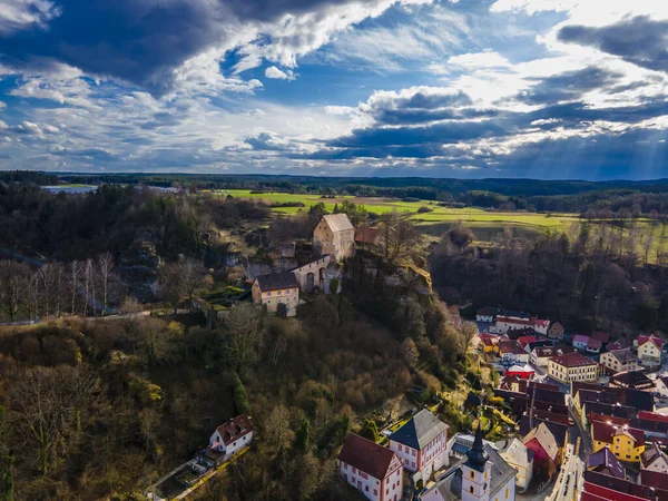 Décor Étrange Une Ancienne Forteresse Médiévale Sur Colline Dessus Une — Photo