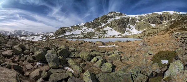 Wide Shot Beautiful Snow Covered Mountain Peaks Rocks Stones — Stock Photo, Image