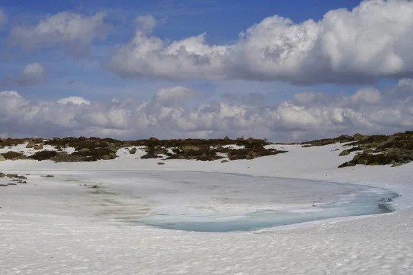 Frozen Lake Snowy Meadow — Stock Photo, Image