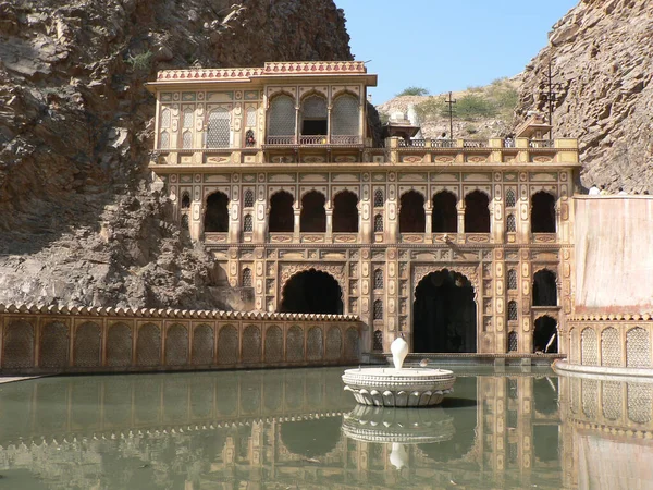 Ναός Galtaji Στο Rajasthan Ινδία Αρχαίο Ινδικό Μνημείο Περίπλοκη Λιθοδομή — Φωτογραφία Αρχείου